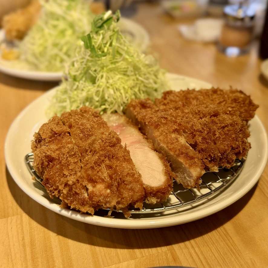 Tonkatsu plate with a mountain of finely shredded raw cabbage (illustrative image)
