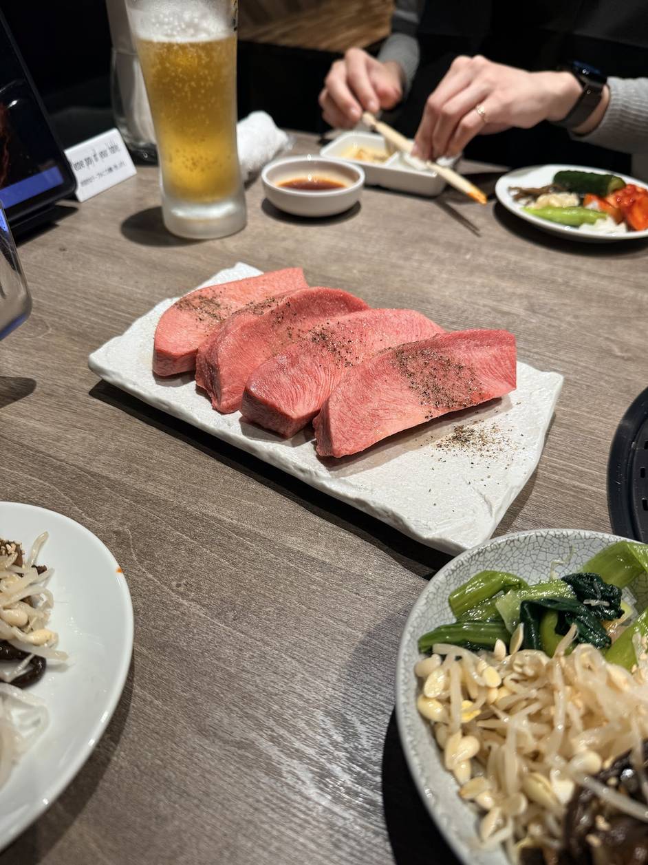 Thick-cut salted beef tongue (nama-tan buri-an), the signature dish at Yakiniku En Kichijoji