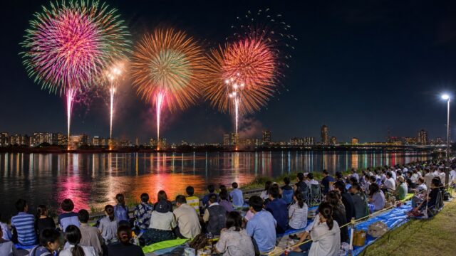 Koto Fireworks over the Arakawa with a reserved riverside audience