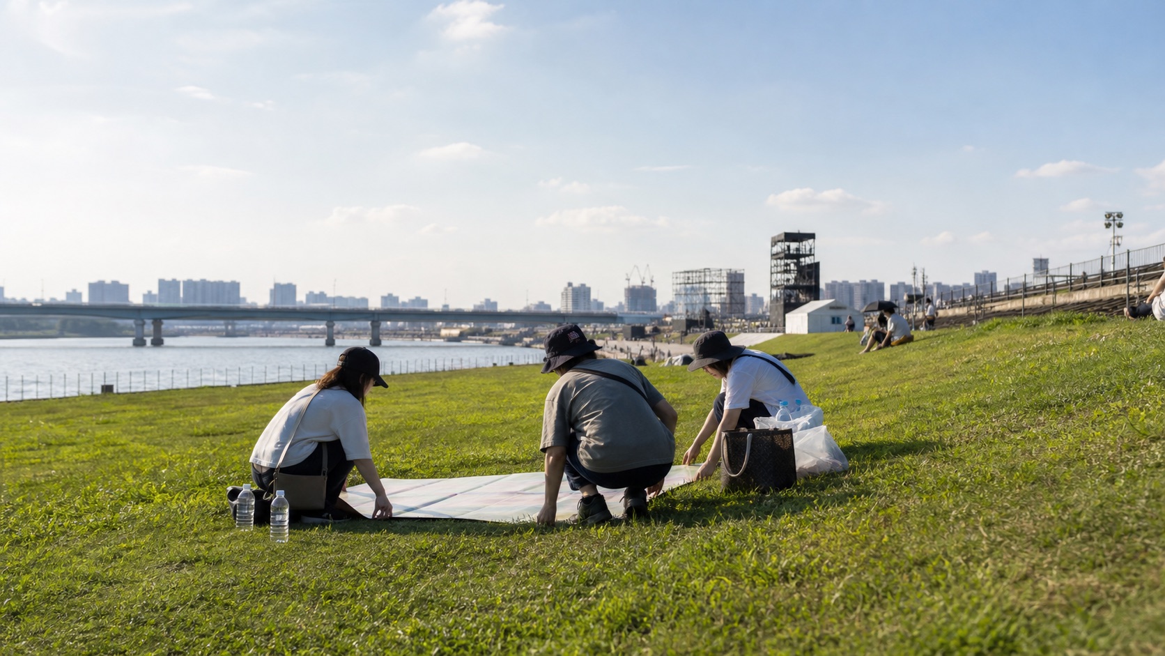 Visitors preparing a viewing place before the Edogawa fireworks
