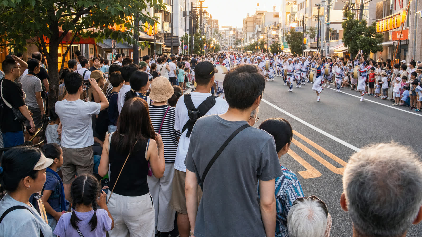 Free roadside viewing at Tokyo Koenji Awa Odori