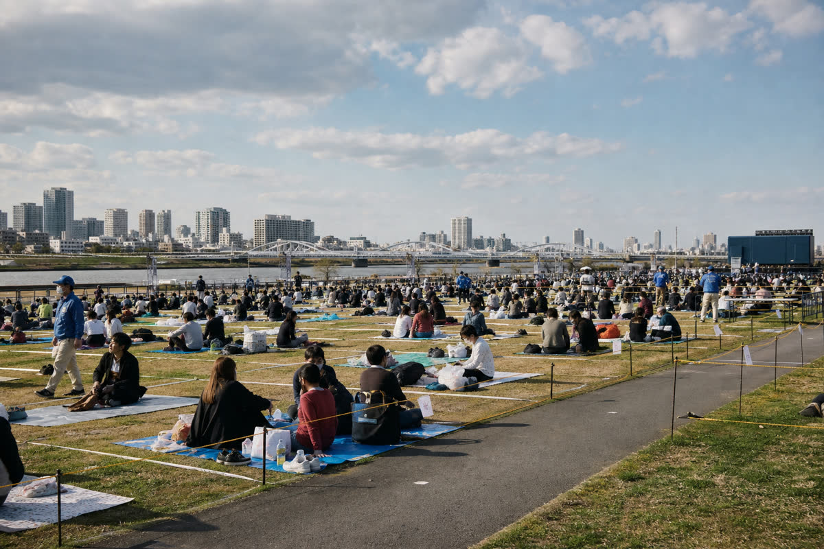 Early arrivals in the Setagaya riverside general-viewing area